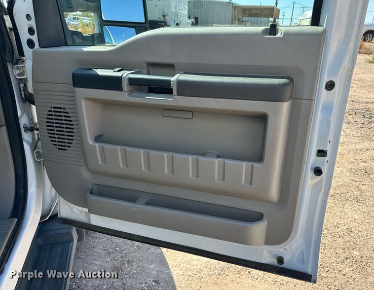 image for item DD3227 2008 Ford F550 Super Duty  Crew Cab utility / service truck