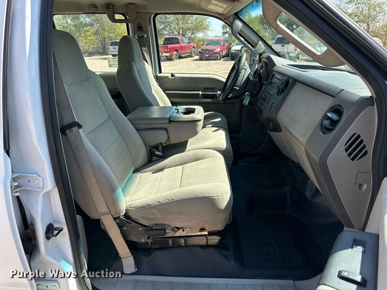 image for item DD3227 2008 Ford F550 Super Duty  Crew Cab utility / service truck