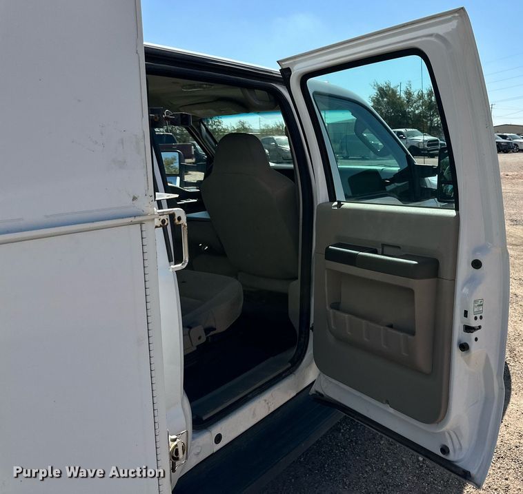 image for item DD3227 2008 Ford F550 Super Duty  Crew Cab utility / service truck