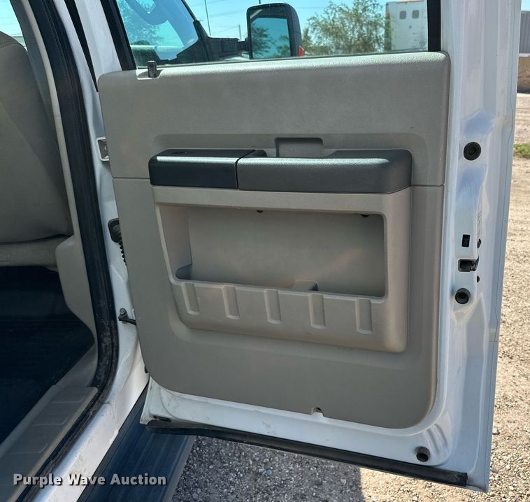 image for item DD3227 2008 Ford F550 Super Duty  Crew Cab utility / service truck