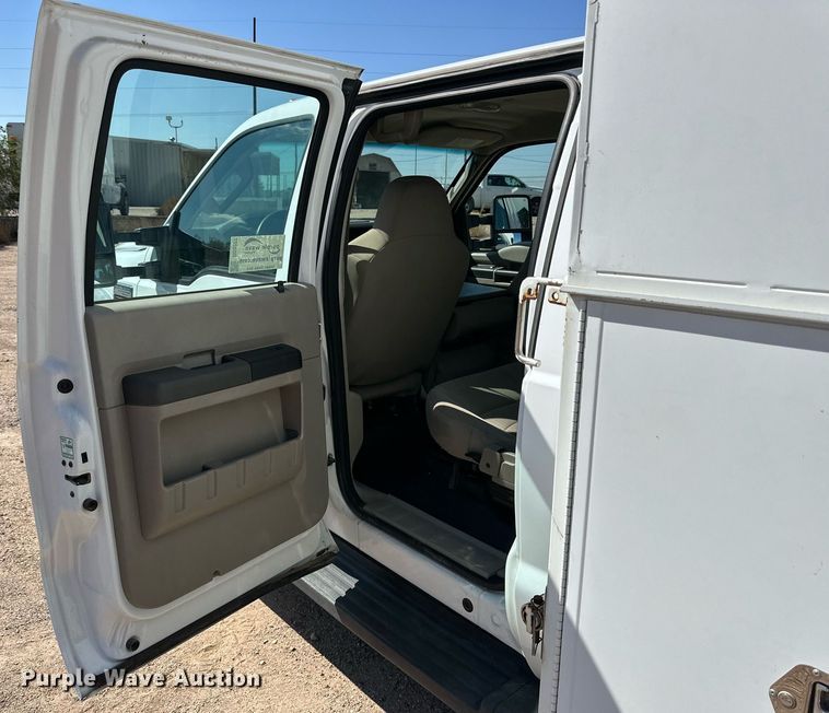 image for item DD3227 2008 Ford F550 Super Duty  Crew Cab utility / service truck