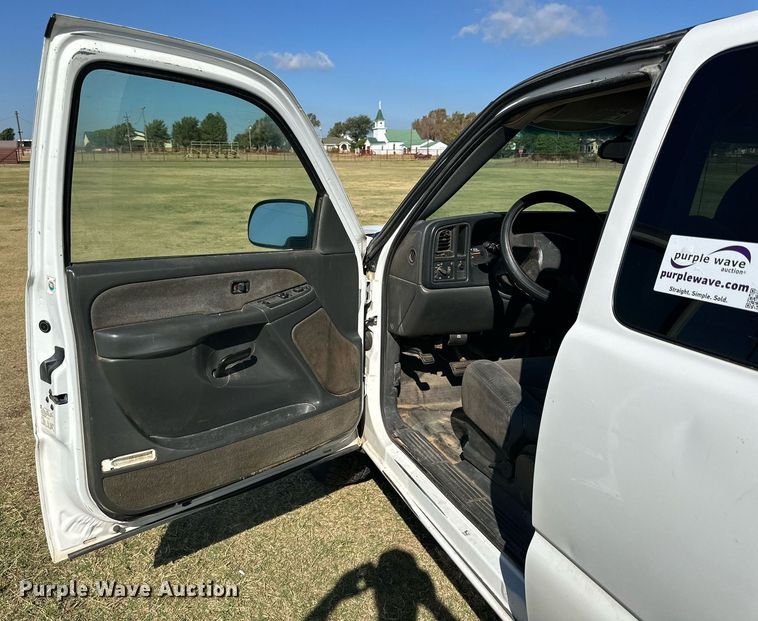 image for item DD3231 2003 Chevrolet Silverado 1500 Ext. Cab pickup truck