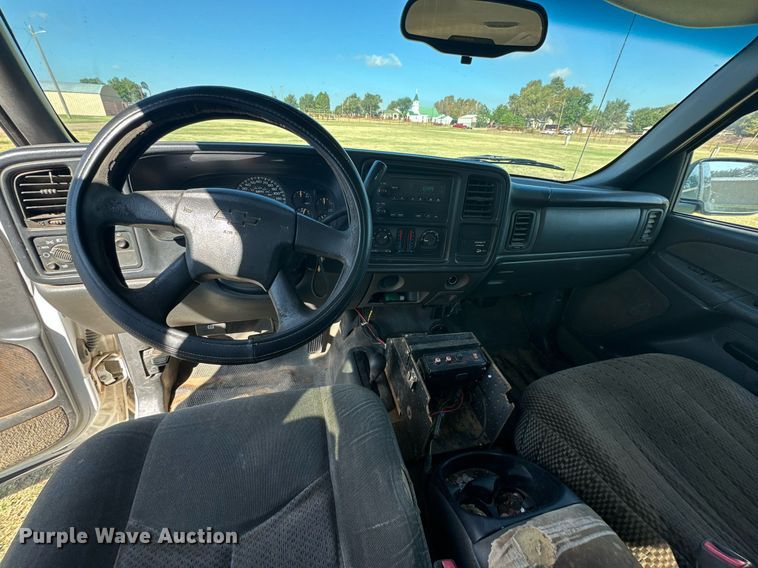 image for item DD3231 2003 Chevrolet Silverado 1500 Ext. Cab pickup truck