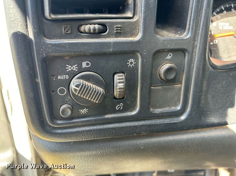 image for item DD3231 2003 Chevrolet Silverado 1500 Ext. Cab pickup truck