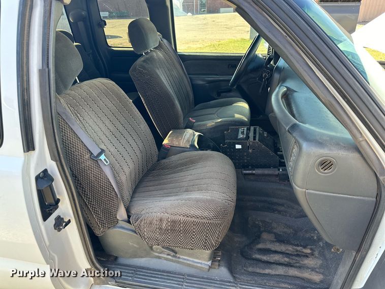 image for item DD3231 2003 Chevrolet Silverado 1500 Ext. Cab pickup truck