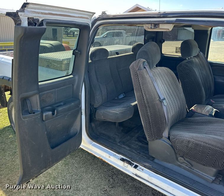 image for item DD3231 2003 Chevrolet Silverado 1500 Ext. Cab pickup truck