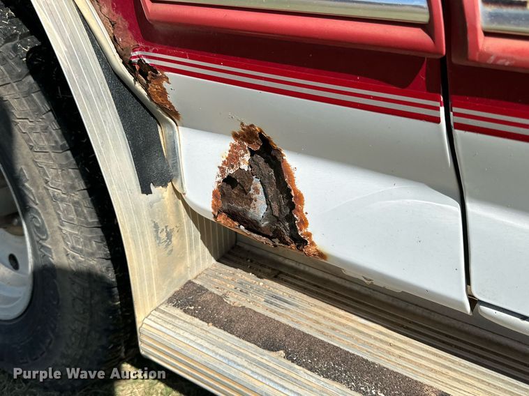 image for item DD3232 1994 Ford F150 SuperCab pickup truck