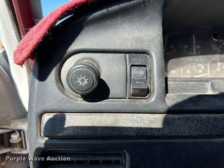 image for item DD3232 1994 Ford F150 SuperCab pickup truck