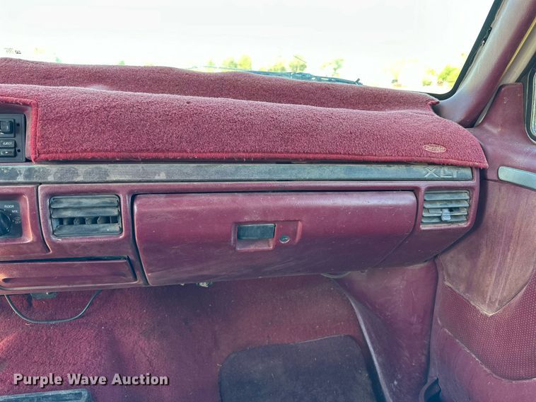 image for item DD3232 1994 Ford F150 SuperCab pickup truck