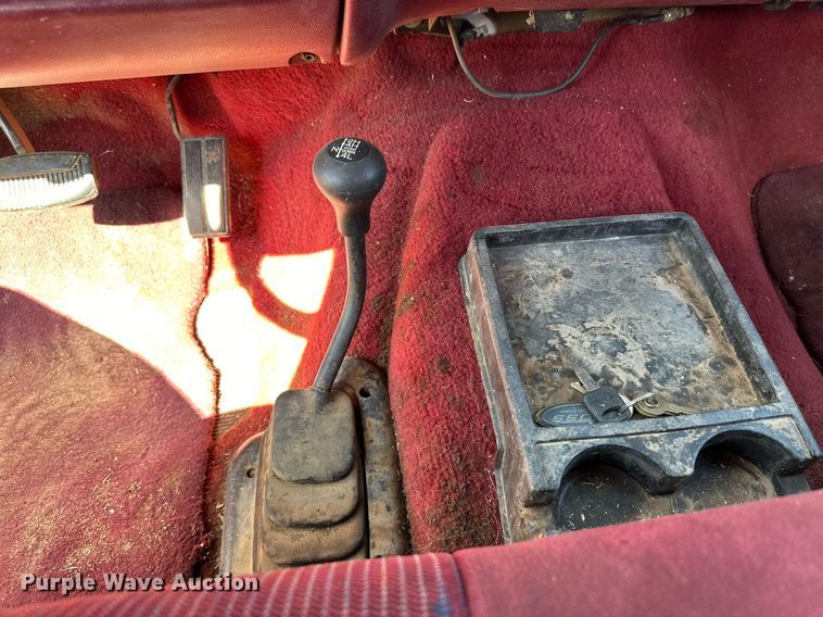 image for item DD3232 1994 Ford F150 SuperCab pickup truck