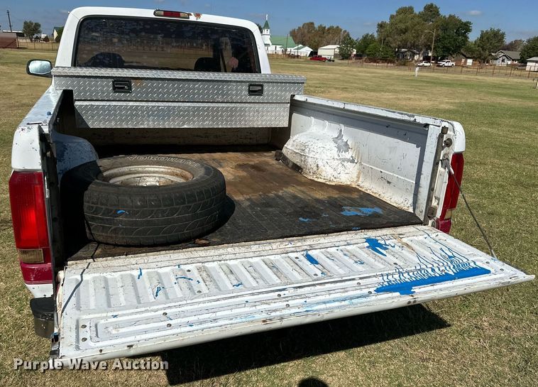 image for item DD3232 1994 Ford F150 SuperCab pickup truck