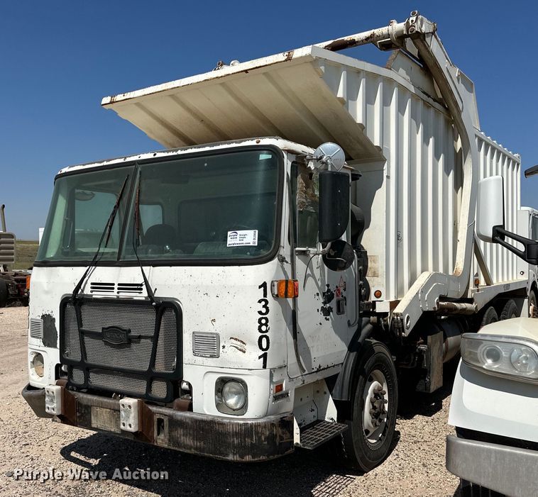 image for item DL0456 2014 Autocar ACX refuse truck