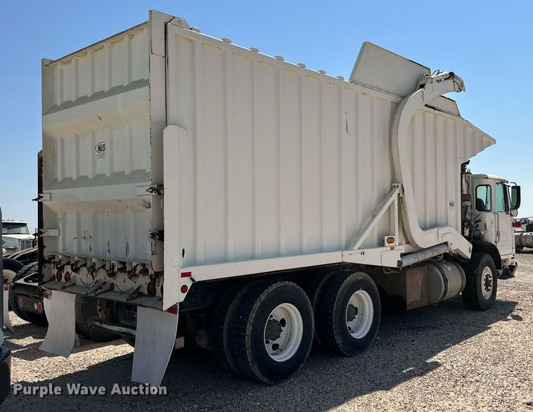 image for item DL0456 2014 Autocar ACX refuse truck