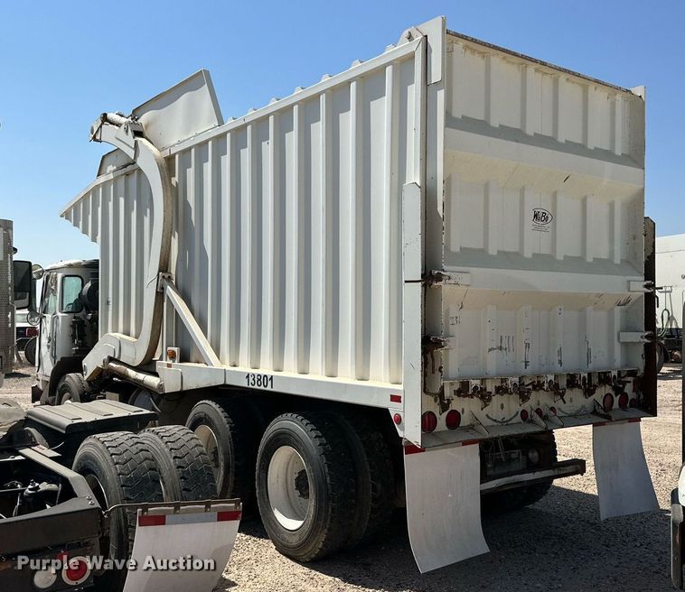 image for item DL0456 2014 Autocar ACX refuse truck