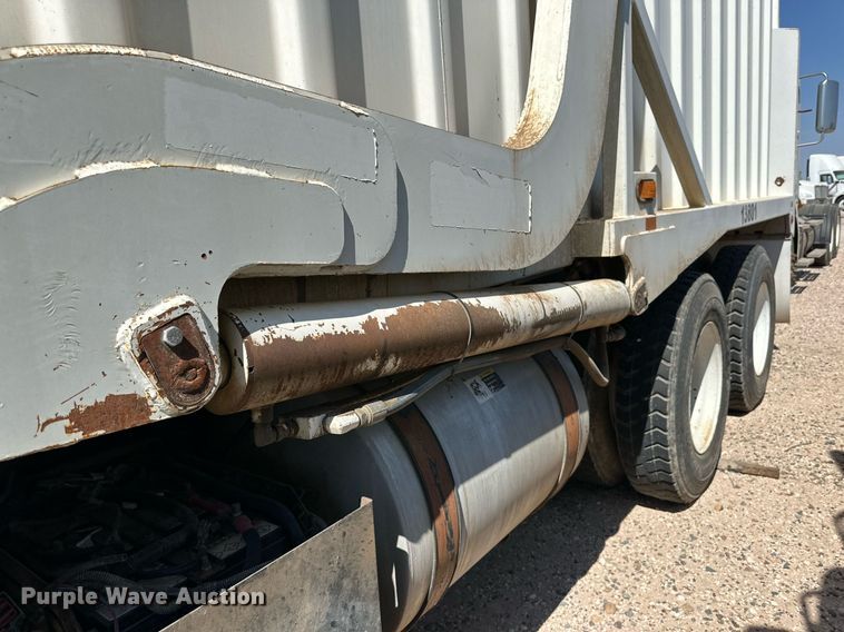 image for item DL0456 2014 Autocar ACX refuse truck