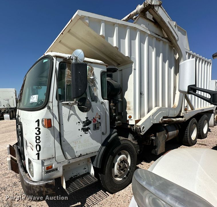 image for item DL0456 2014 Autocar ACX refuse truck