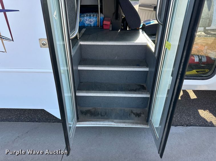 image for item DL0463 2011 Glaval F550 shuttle bus