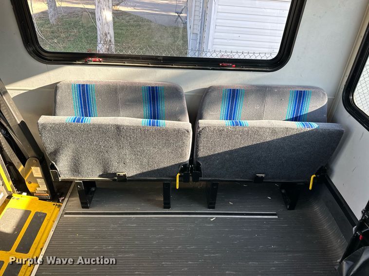 image for item DL0463 2011 Glaval F550 shuttle bus