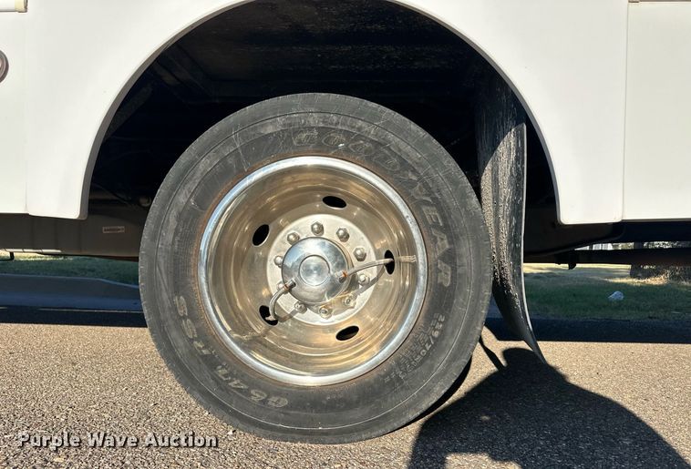 image for item DL0463 2011 Glaval F550 shuttle bus