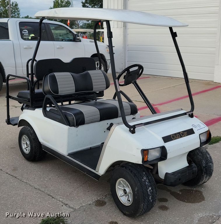 image for item DN3533 2000 Club Car golf cart