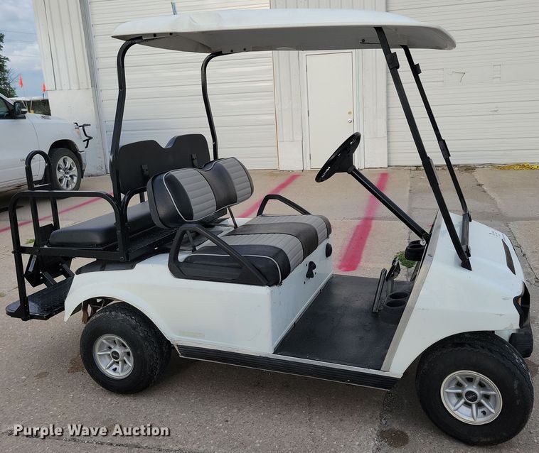 image for item DN3533 2000 Club Car golf cart