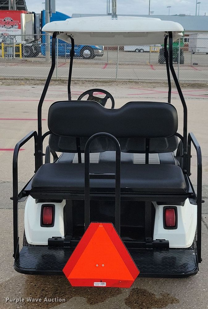 image for item DN3533 2000 Club Car golf cart