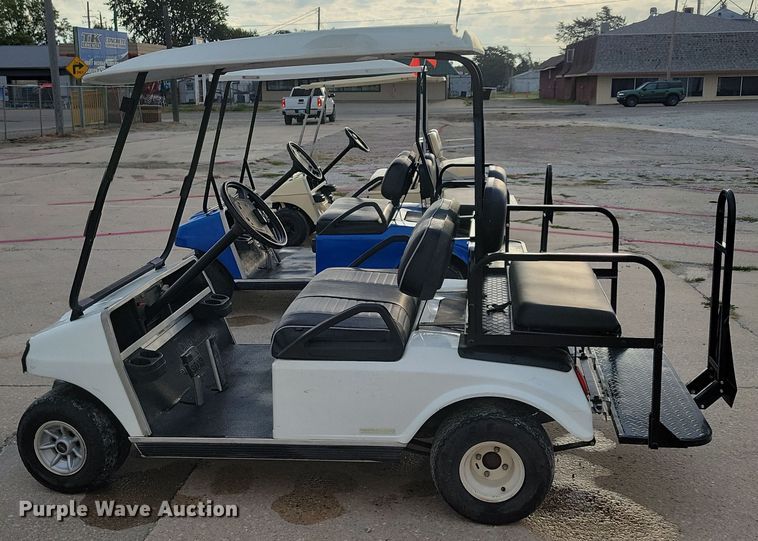image for item DN3533 2000 Club Car golf cart