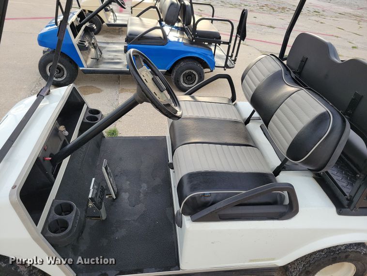 image for item DN3533 2000 Club Car golf cart