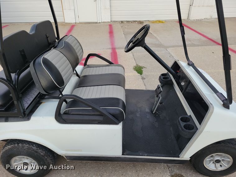 image for item DN3533 2000 Club Car golf cart