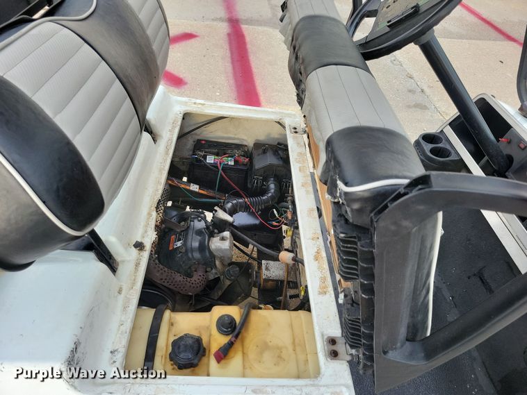 image for item DN3533 2000 Club Car golf cart