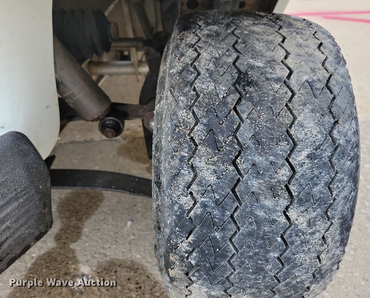 image for item DN3533 2000 Club Car golf cart