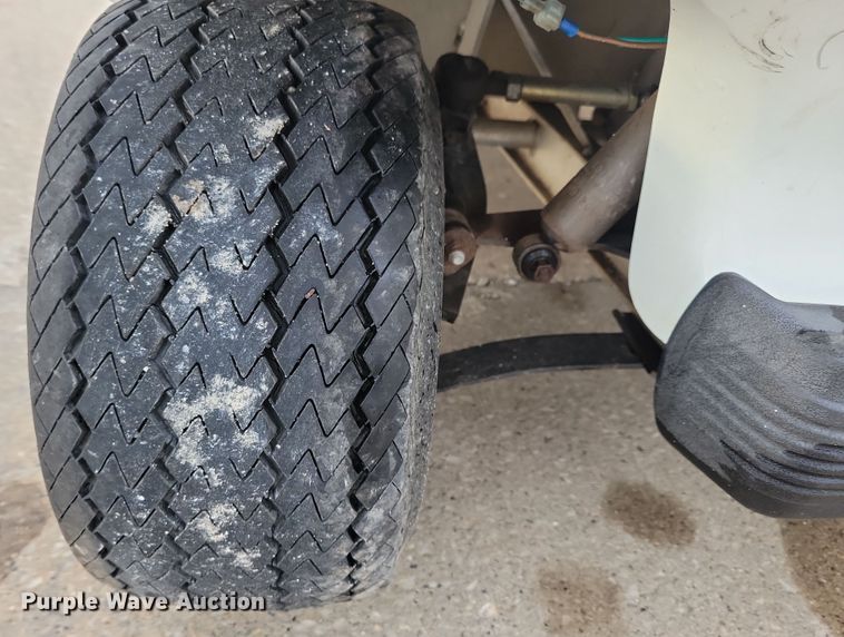 image for item DN3533 2000 Club Car golf cart