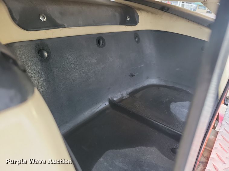 image for item DN3535 2000 Club Car golf cart