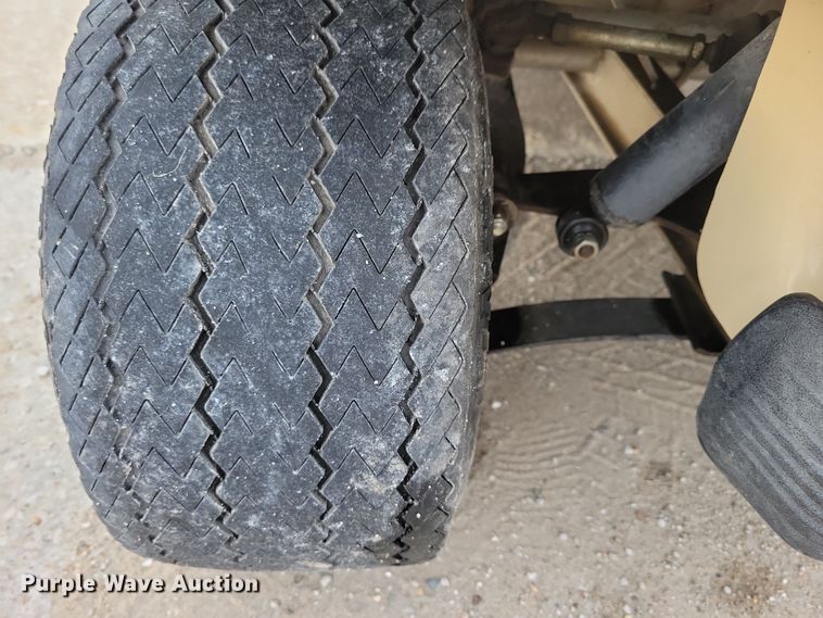 image for item DN3535 2000 Club Car golf cart