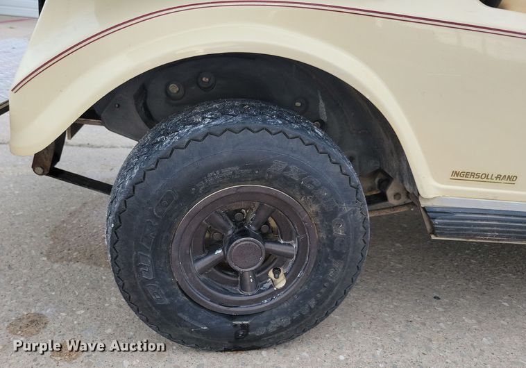 image for item DN3535 2000 Club Car golf cart