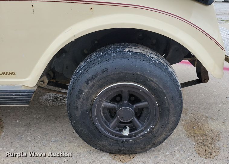 image for item DN3535 2000 Club Car golf cart