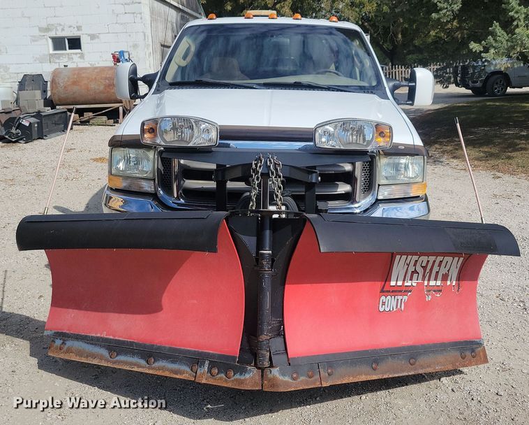 image for item DN3550 2003 Ford F350 Super Duty King Ranch Crew Cab pickup truck