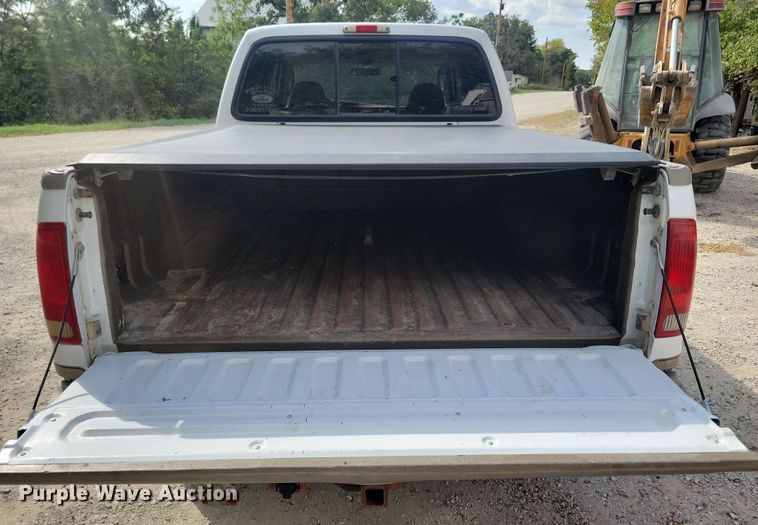 image for item DN3550 2003 Ford F350 Super Duty King Ranch Crew Cab pickup truck