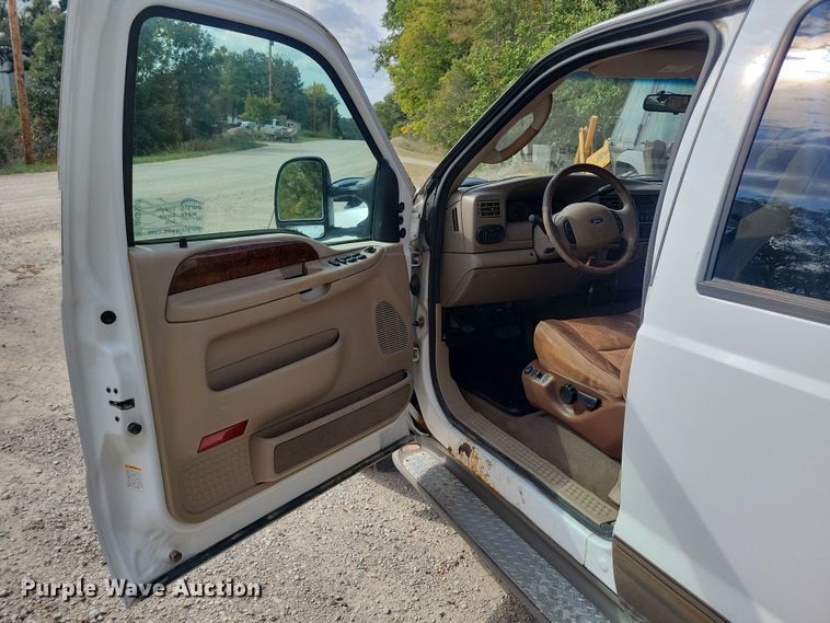 image for item DN3550 2003 Ford F350 Super Duty King Ranch Crew Cab pickup truck