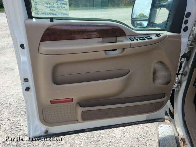 image for item DN3550 2003 Ford F350 Super Duty King Ranch Crew Cab pickup truck