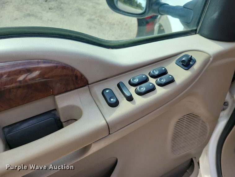 image for item DN3550 2003 Ford F350 Super Duty King Ranch Crew Cab pickup truck