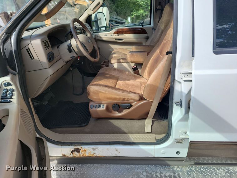 image for item DN3550 2003 Ford F350 Super Duty King Ranch Crew Cab pickup truck