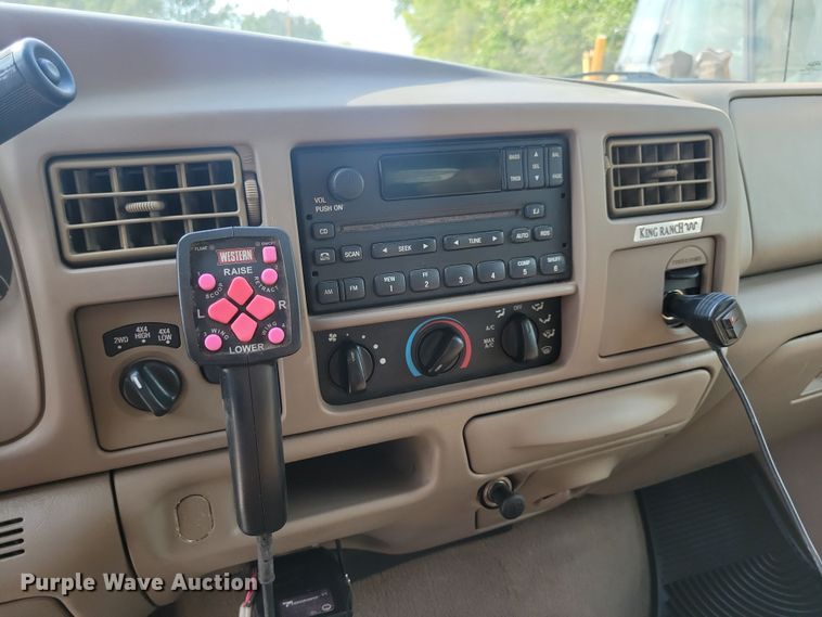 image for item DN3550 2003 Ford F350 Super Duty King Ranch Crew Cab pickup truck