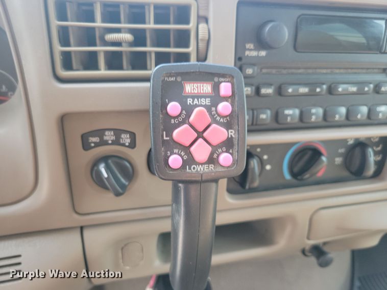 image for item DN3550 2003 Ford F350 Super Duty King Ranch Crew Cab pickup truck