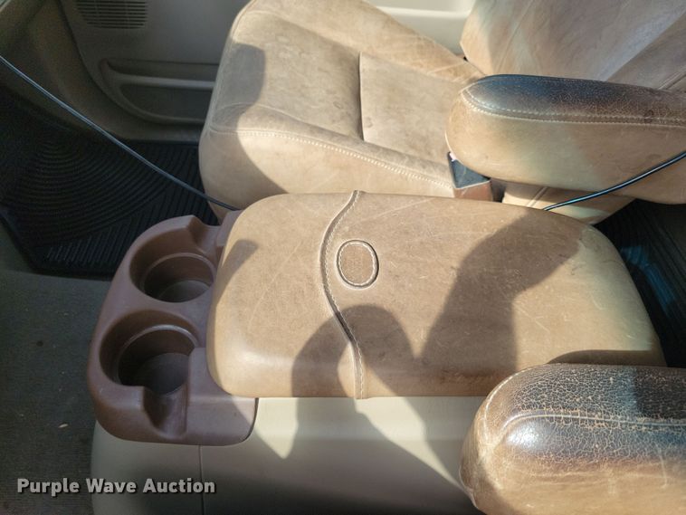 image for item DN3550 2003 Ford F350 Super Duty King Ranch Crew Cab pickup truck