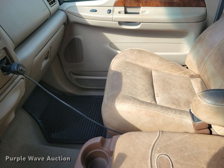 image for item DN3550 2003 Ford F350 Super Duty King Ranch Crew Cab pickup truck