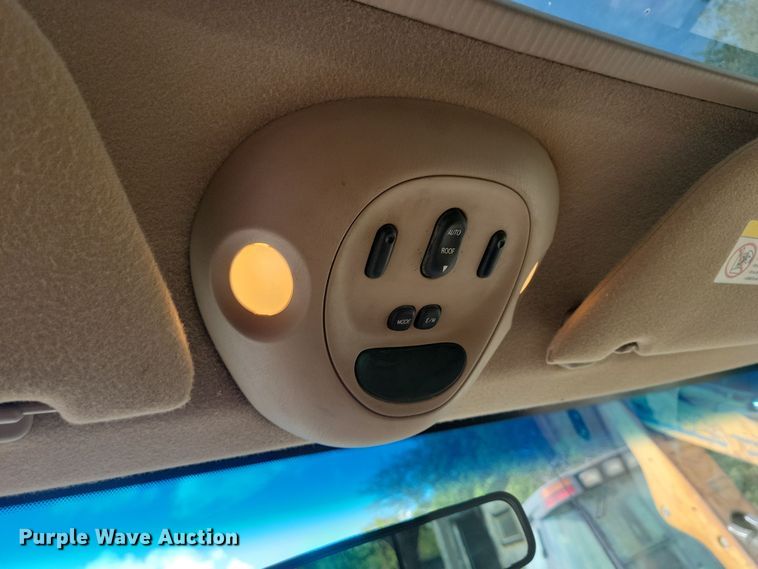 image for item DN3550 2003 Ford F350 Super Duty King Ranch Crew Cab pickup truck