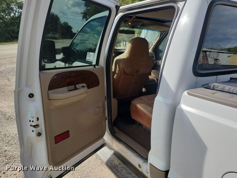 image for item DN3550 2003 Ford F350 Super Duty King Ranch Crew Cab pickup truck