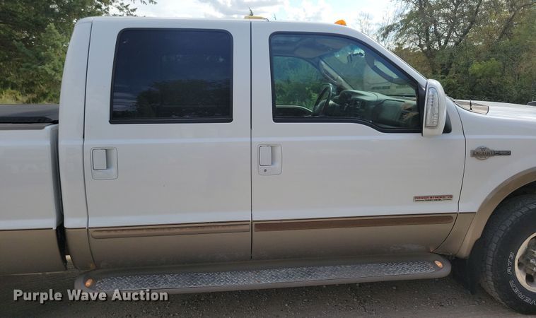 image for item DN3550 2003 Ford F350 Super Duty King Ranch Crew Cab pickup truck
