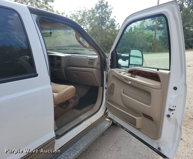 image for item DN3550 2003 Ford F350 Super Duty King Ranch Crew Cab pickup truck